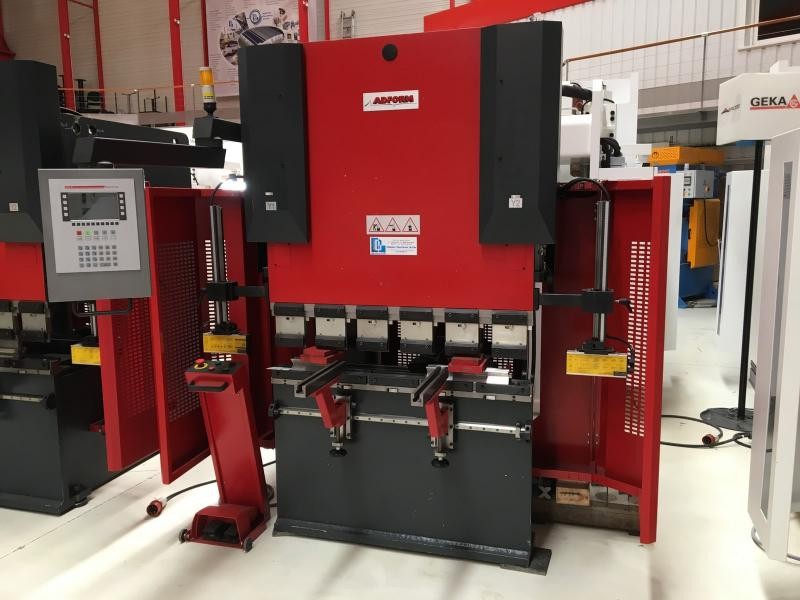 Presse plieuse hydraulique a commande numerique APHS-B 1254x40