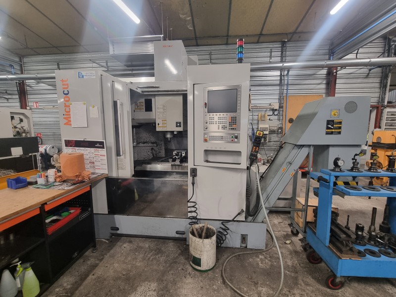 Centre d’usinage vertical 3 axes MM800
