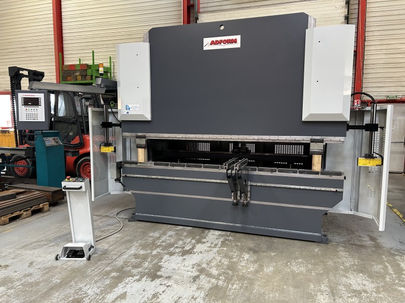 Presse plieuse hydraulique à commande numérique APHS-C 3106 x 120