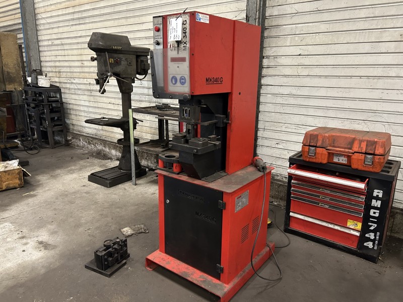 Presse hydraulique d'atelier Presse hydraulique occasion NARGESA MX 340G