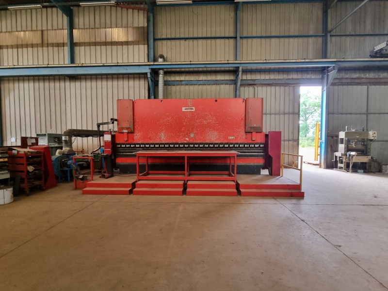 Presse plieuse hydraulique à commande numérique APHS 6112x300