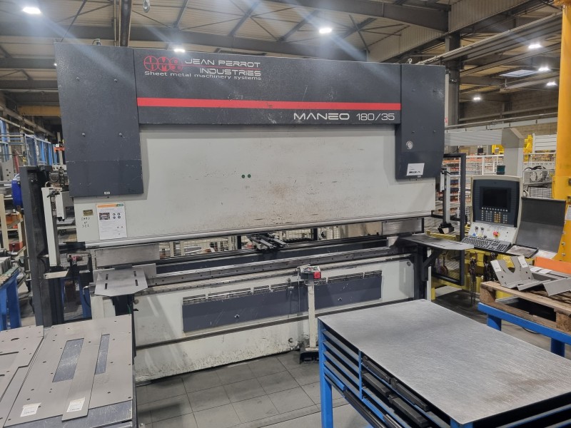 Presse plieuse hydraulique à commande numérique MANEO 180/35