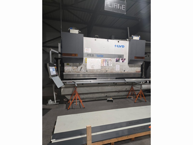 Presse plieuse hydraulique à commande numérique PPEB Turbo 220