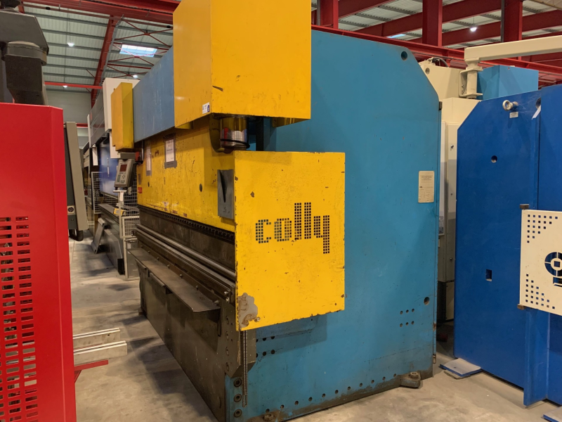 Presse plieuse hydraulique à commande numérique 3000 x 125T