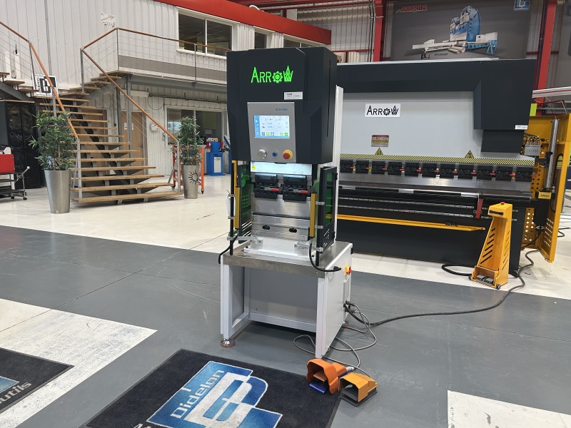 Plieuse électrique à commande numérique PE 400x6T