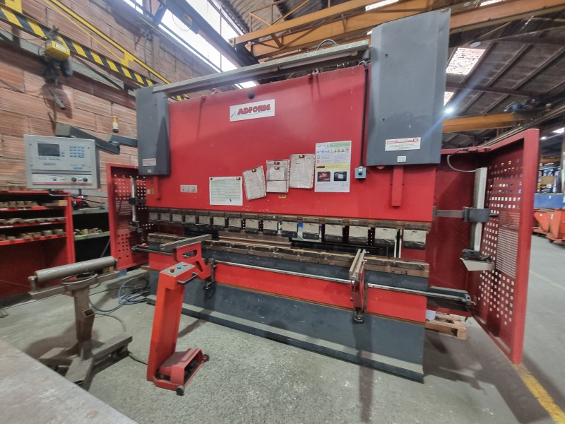 Presse plieuse hydraulique à commande numérique APHS 3108X150T