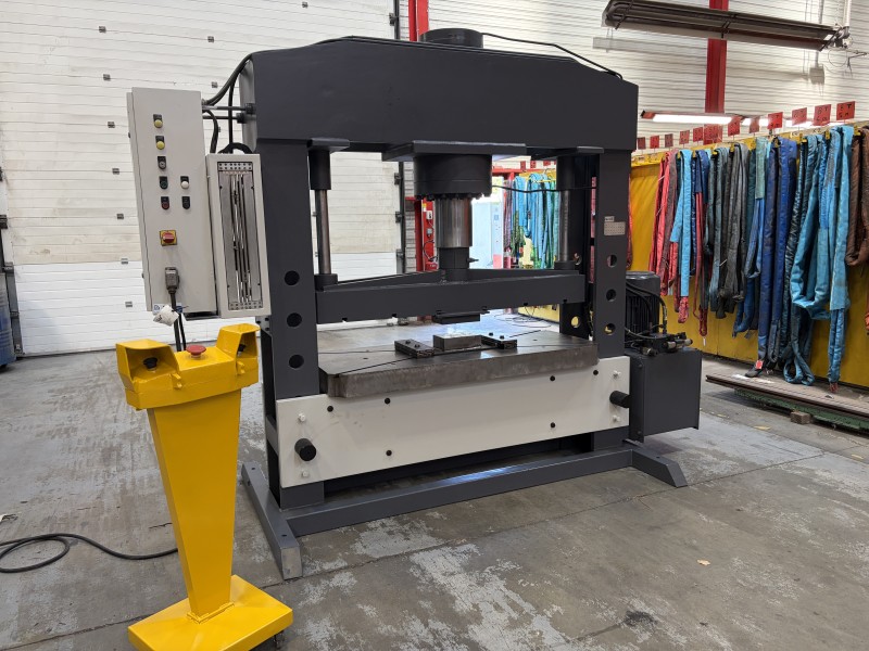 Presse hydraulique d'atelier Presse hydraulique occasion SAHINLER 