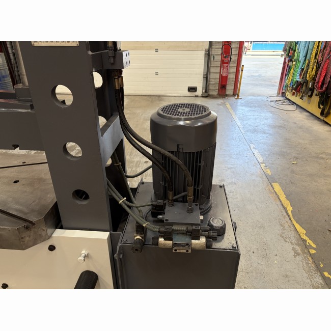 Presse hydraulique occasion SAHINLER 