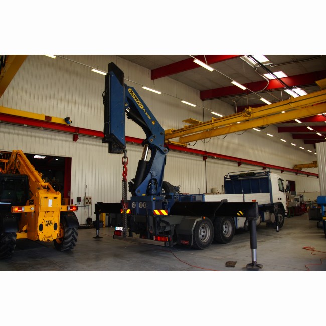 Camion grue VOLVO F610