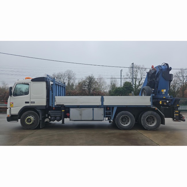 Camion grue VOLVO F610
