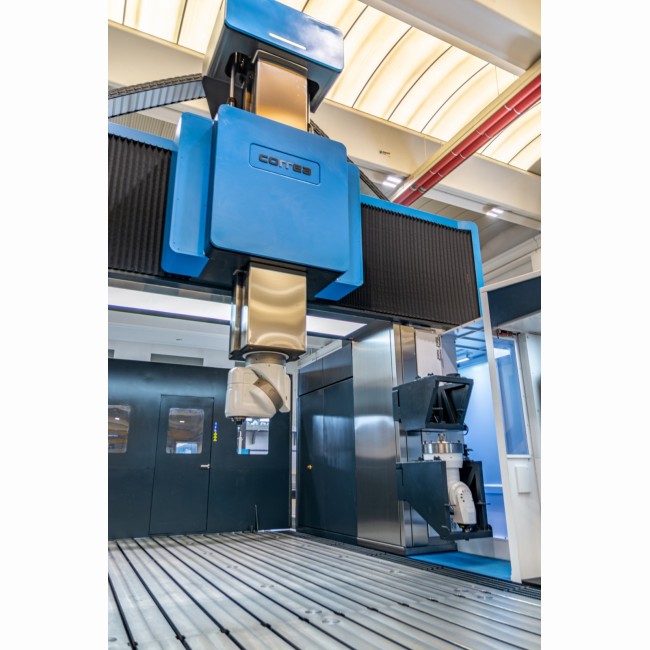 Fraiseuse banc fixe FOX M ( X: 5000 à 14000 / Y: 3000 à 5000 / Z: 1000 à 1750)