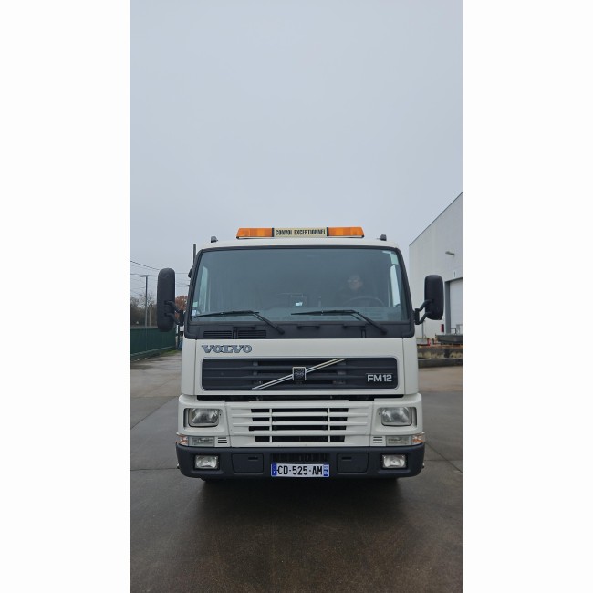 Camion grue VOLVO F610
