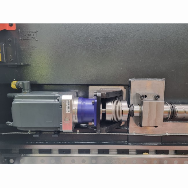 Fraiseuse banc fixe AXIA ( X: 4000 à 25000 / Y: 1500 à 1750 / Z: 2500 à 4000)
