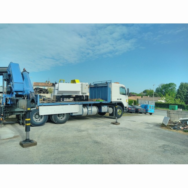 Camion grue VOLVO F610