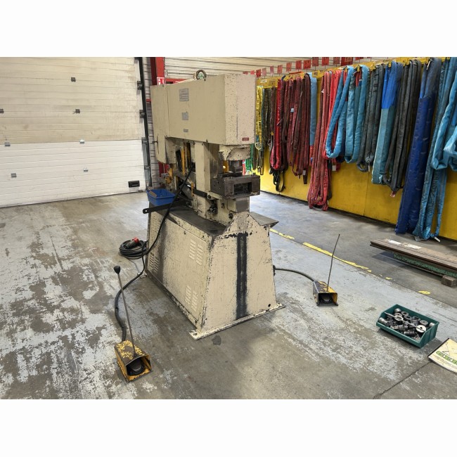 Poinçonneuse occasion GEKA HYDRACROP 50S